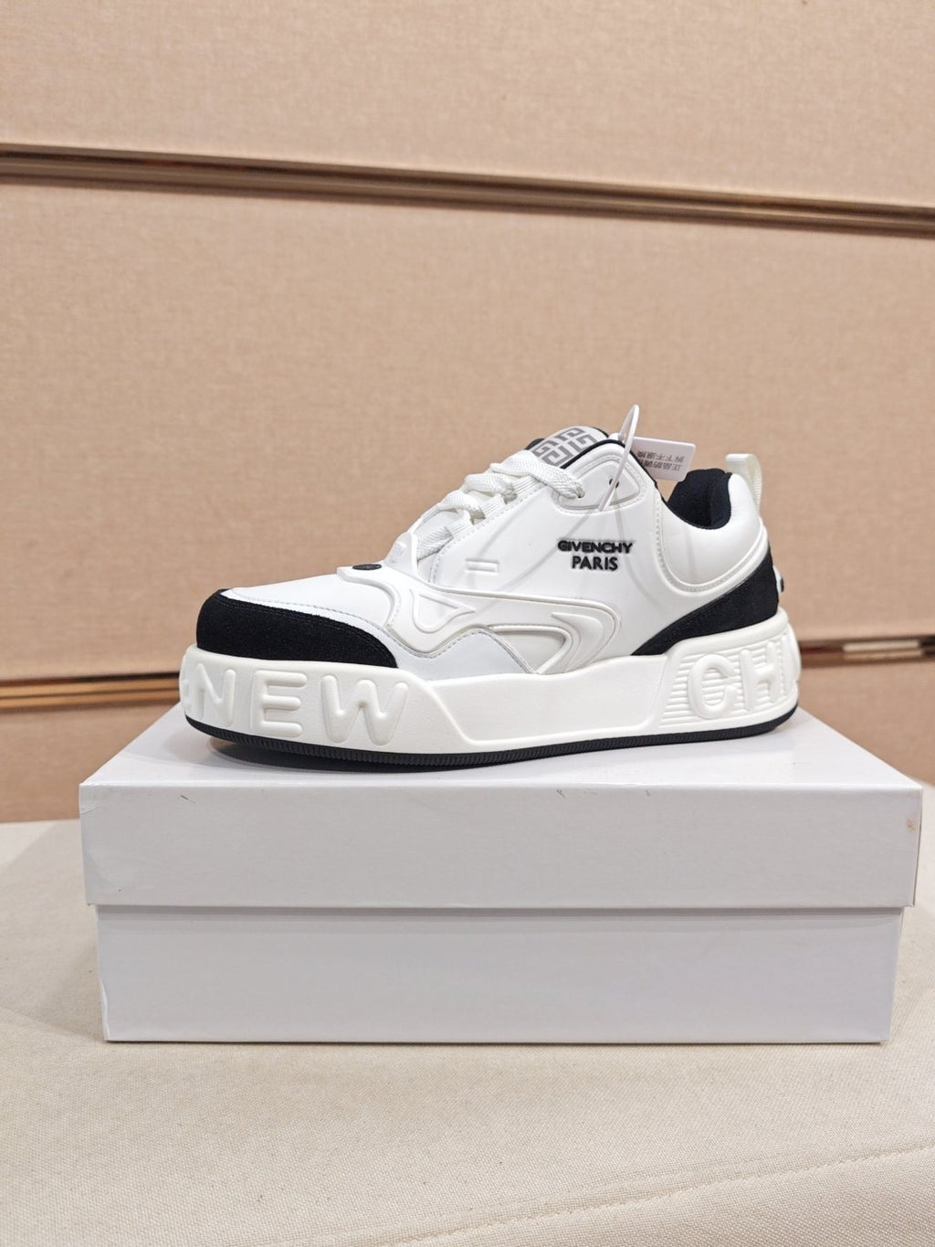 Givenchy Logo Low-Top Sneakers